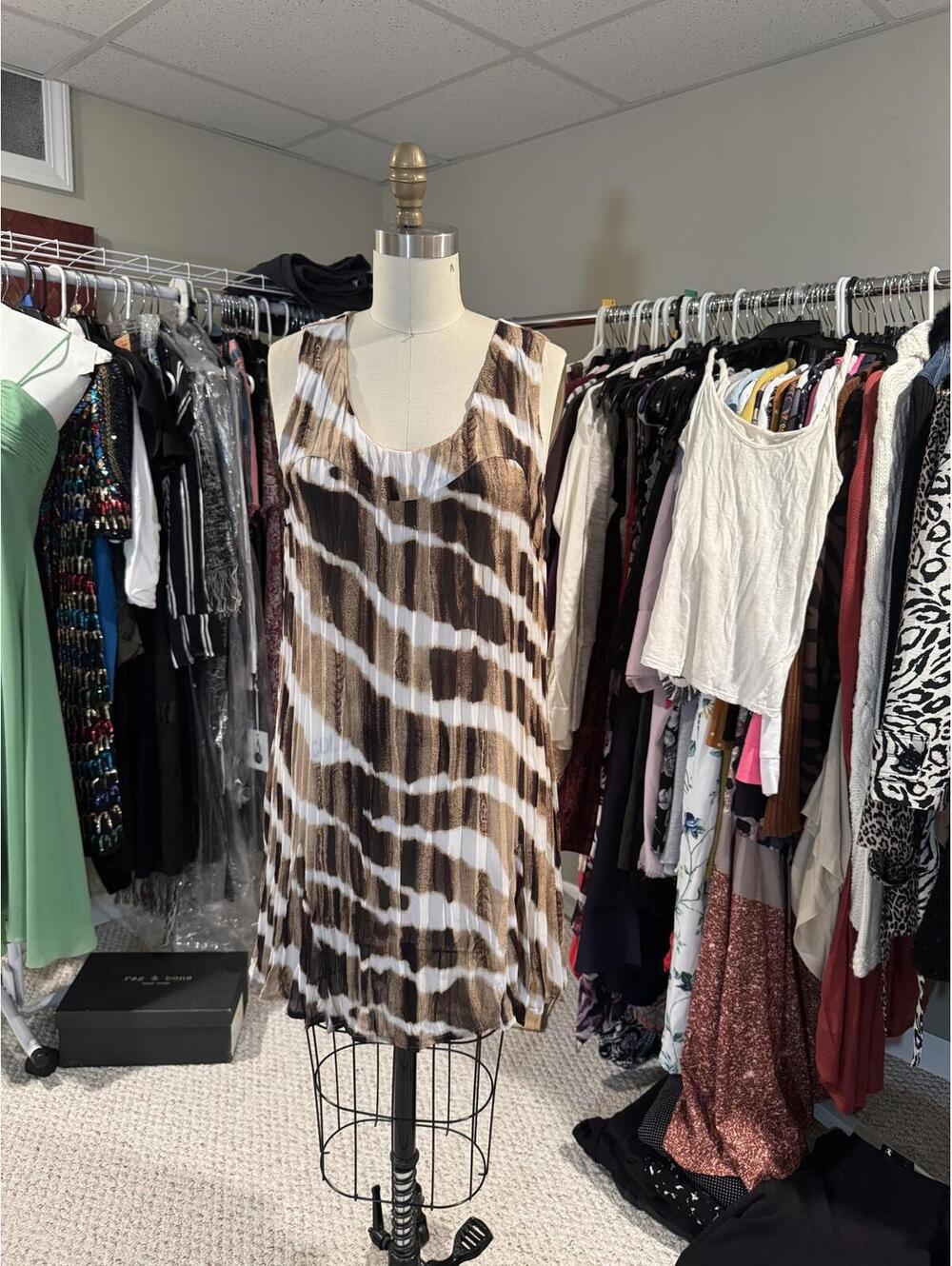 Sunny Leigh - Sleeveless Brown and White Tie-Dye Tunic Dress - Medium